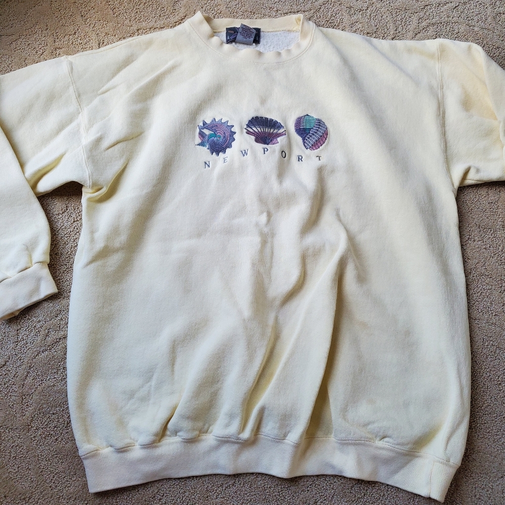 Vintage Newport, Rhode Island Shell Detail XL Yellow Sweatshirt